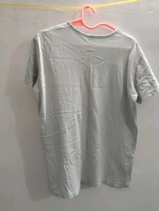 T-shirt with pocket design