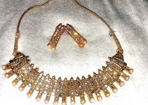 Beautiful Golden Necklace With Earrings