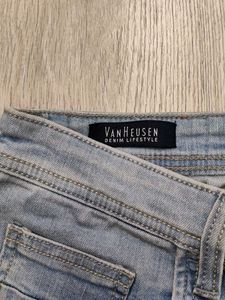 Ma2464 Van Heusen jeans waist 30 inches