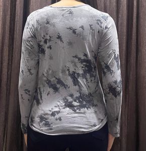 A Grey White Casual Full Sleeve Top.