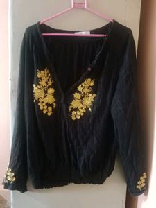 a long sleeves black top with boho vibes and also