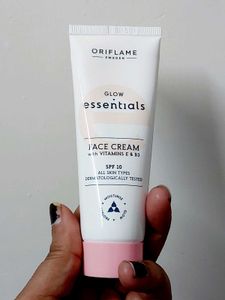 Oriflame Glow Essentials Face Cream
