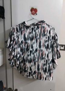 multicolored shirt with very comfortable sleeves