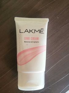 Lakme Lumi Cream Moisturizer With Highlighter