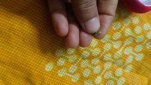 Gold Nose Pin