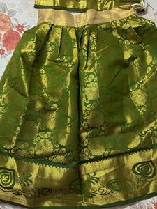 Girls&#39; Traditional Pattu Pavadai Set