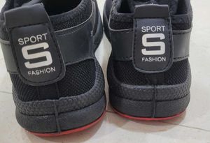 Trending New Black Sports Shoes Juta For Men