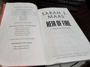 A throne Of Glass By Sarah Maas Series 1, 2 ,3