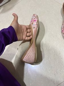 Baby Pink Juttis