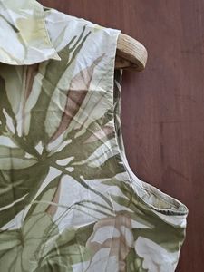Green Floral Sleeveless Top (Autumn vibes)