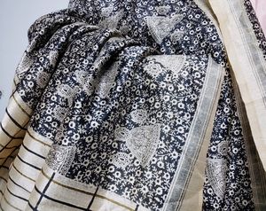 *Flat 50 Off* Beige-black Art Silk saree, Blouse
