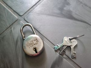 Moble Lock And 3 Keys