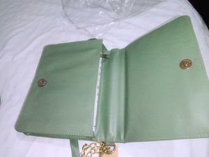 Classic Retro Sling Bag 💚