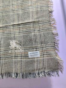 BURBERRY LONDON CLASSIC LARGE TWEED 100%. CASHMERE