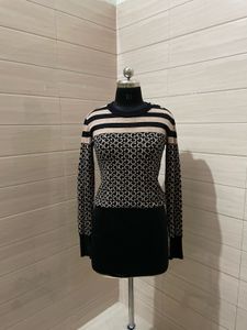 GUESS WOMEN&#39;S SWEATER JET BLACK/LIGHT RUM JACQUARD