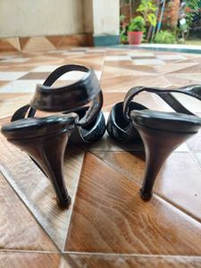 Dressberry Black Heels And An Earring Set