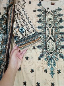 Pakistani 3 Piece Suit