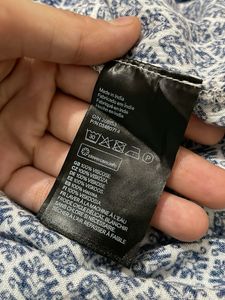 H&amp;M Patterned V-Neck Top