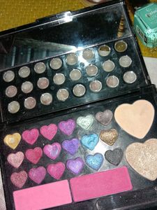 Hilary Rhoda Eyeshadow Palette