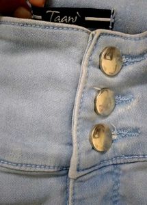 Trendy Ice Blue Crop Jeans – Chic, Comfortable &amp; V