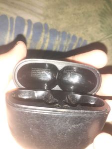 Black Earbud Case not working