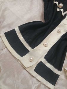 Chic Black &amp; White Top