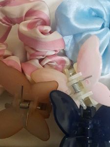 Combo Pack Of 3 Hair Clips And 2 Scrunchies
