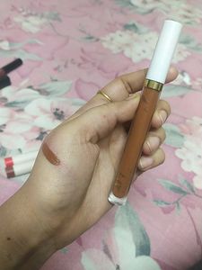 Myglamm Lit Liquid Lipstick Microcheating