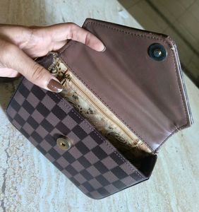 Trending Brown Checks Sling Bag 😍