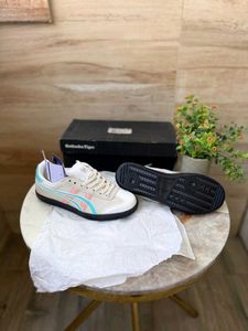 *ONITSUKA TIGER TOKUTEN STOP LOVING WOMAN*