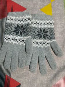 Cozy Gray Winter Gloves