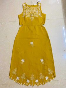 (NEW) UNUSED TAGGED 🌻Embroidered Mustard Dress🌻
