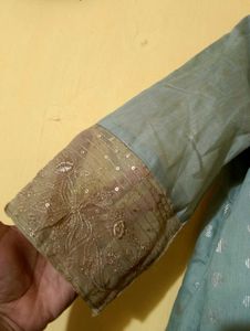 Avaasa Kurti Like New