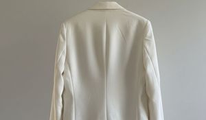 H&amp;M White Blazer - Stylish &amp; Chic