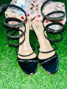 Bella Rosa Black Strappy Sandals