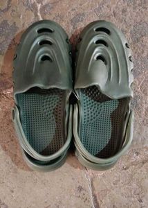 Men&#39;s Olive Clogs