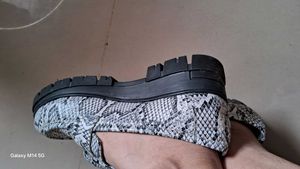 Stylish Snake Print Loafers