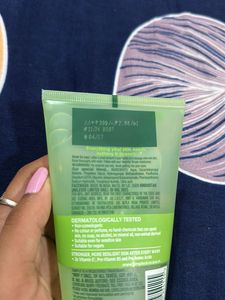 Simple Refreshing Facial Wash