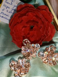 Gold tone Floral Hair Claw Clips