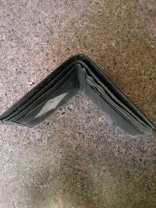 Classic Bi-Fold Men Wallet