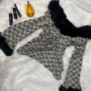 FUR neck and hand Top😍🖤