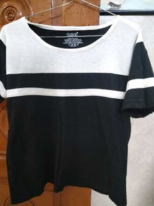 🖤 Bold & Basic Tee – Monochrome Vibes Only 🖤