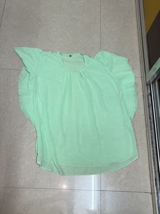 4 T-shirts