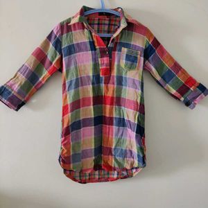 Multi-colored shirt Style
