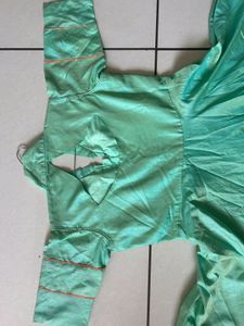 Pista Ethnic  Gaun