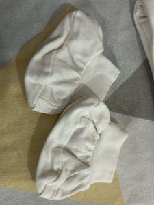 Popees Baby Cap Socks Mittens Set