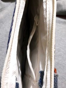 Stylish Embroidered Handbag 👜 with Wooden Handle