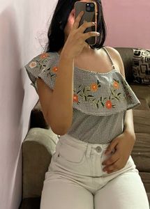 Gingham One-Shoulder Top 🖤