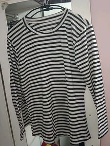 Black And White Full Sleeves T Shirt For Girls