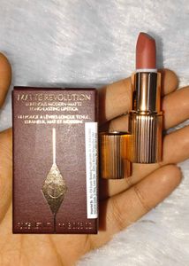 Charlotte Tilbury Matte Revolution (Pillow Talk)